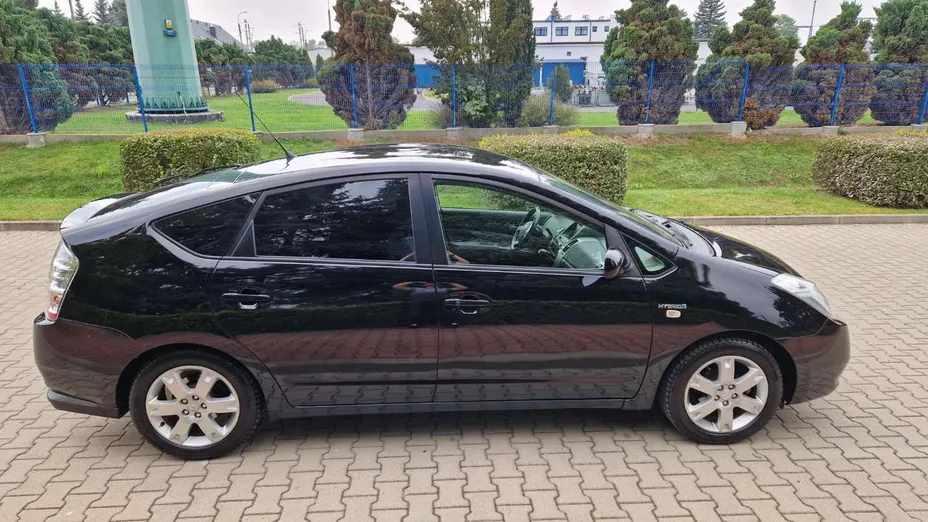 TOYOTA Prius -