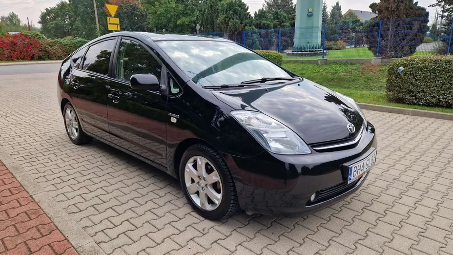 TOYOTA Prius -