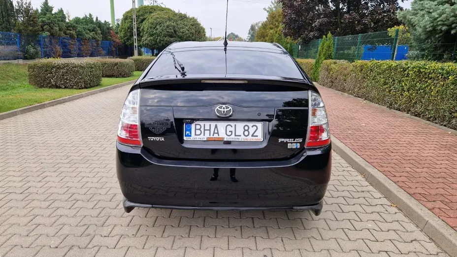TOYOTA Prius -