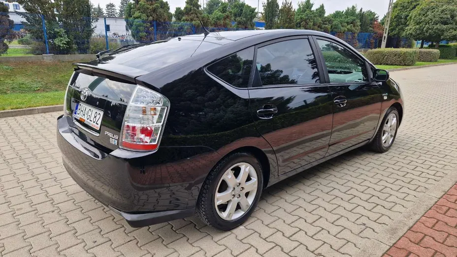 TOYOTA Prius -