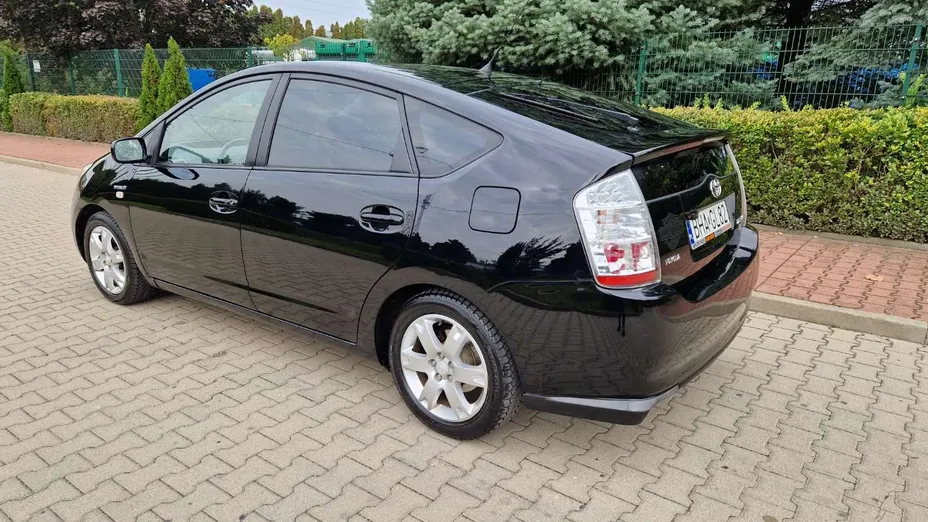 TOYOTA Prius -