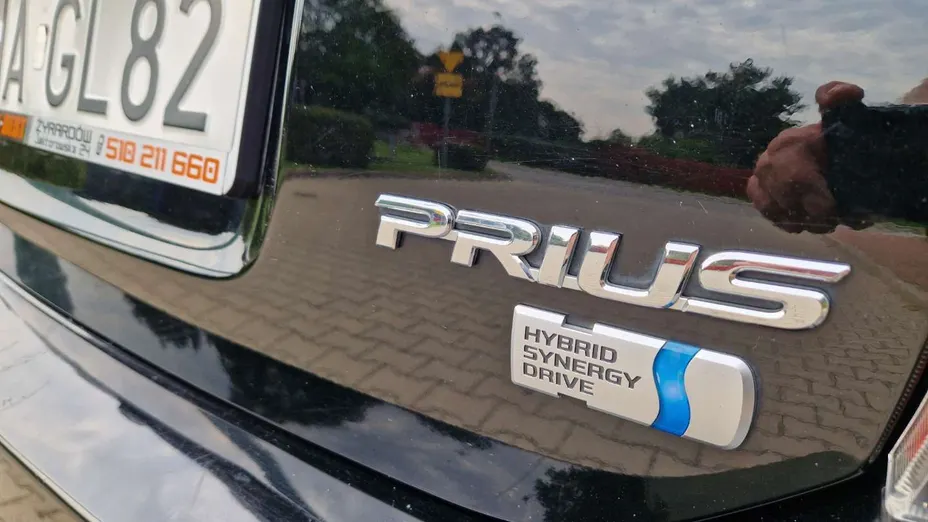 TOYOTA Prius -