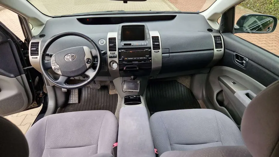 TOYOTA Prius -