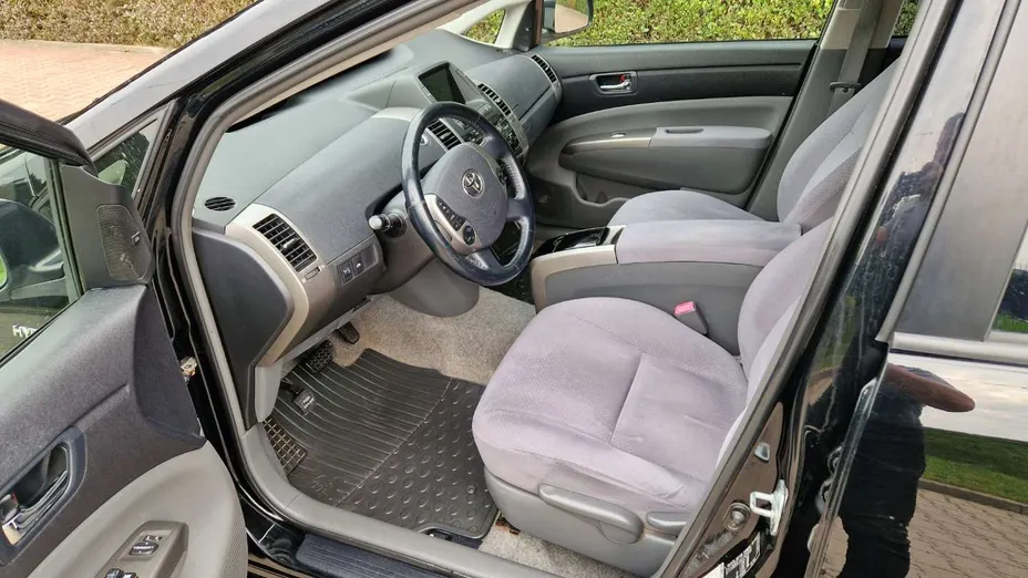 TOYOTA Prius -