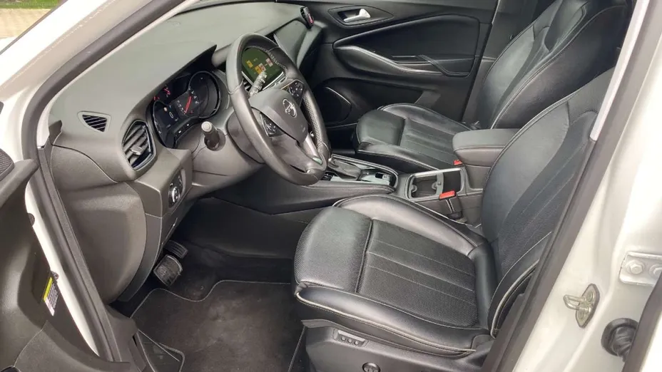 OPEL Grandland -