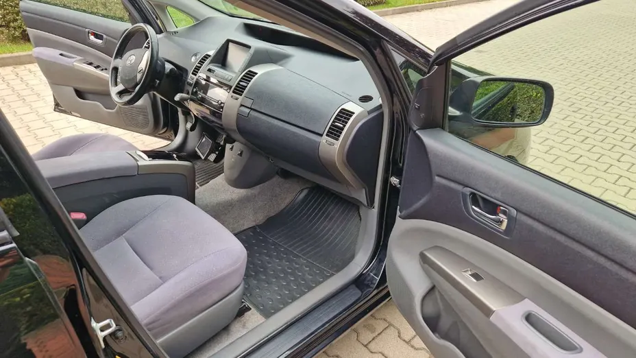 TOYOTA Prius -
