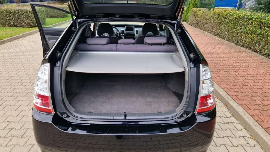 TOYOTA Prius -