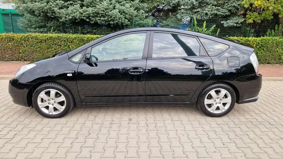 TOYOTA Prius -
