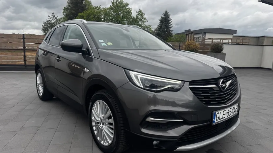 OPEL Grandland X -