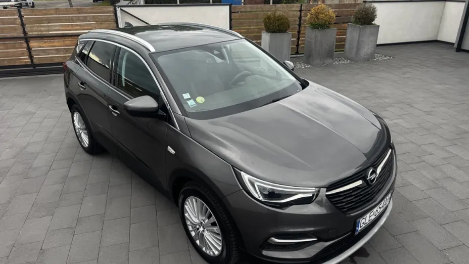OPEL Grandland X -