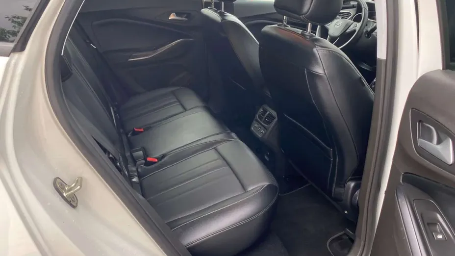 OPEL Grandland -