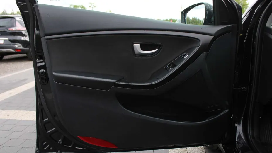 HYUNDAI i30 -