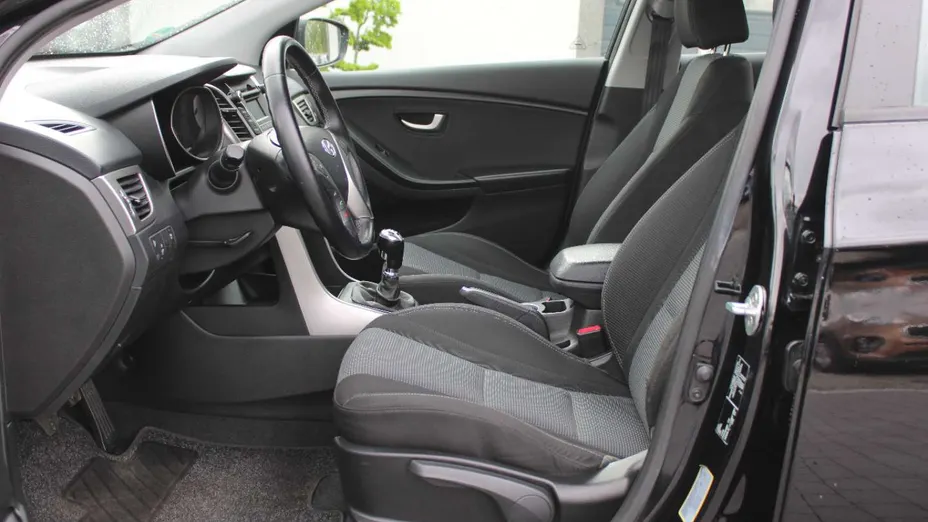 HYUNDAI i30 -