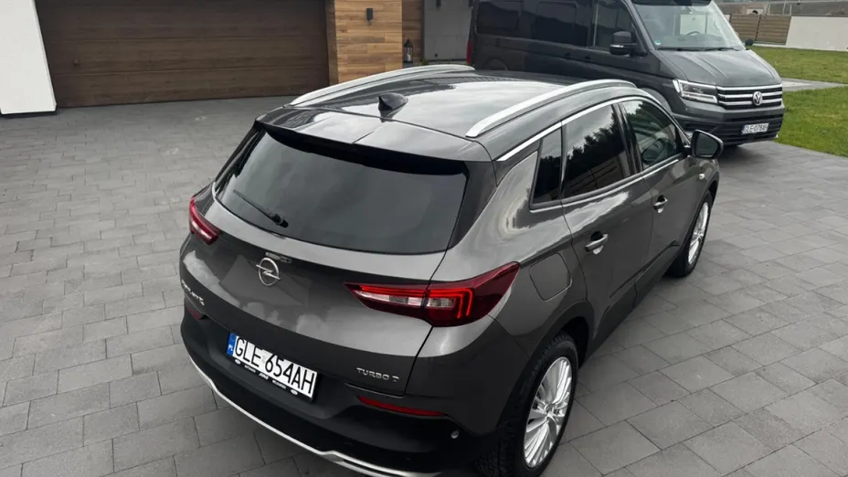 OPEL Grandland X -