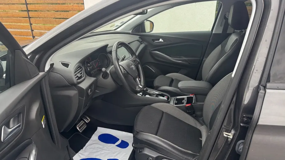 OPEL Grandland X -