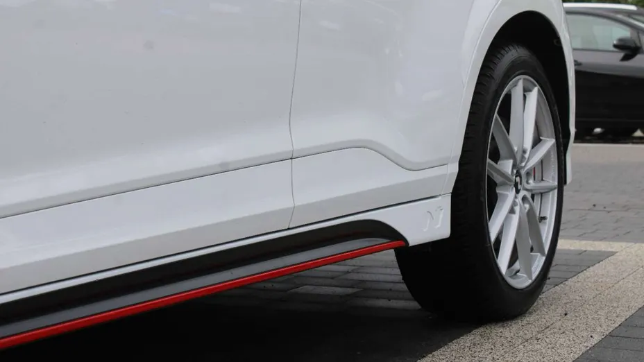 HYUNDAI Kona -