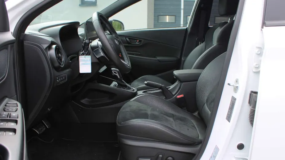 HYUNDAI Kona -