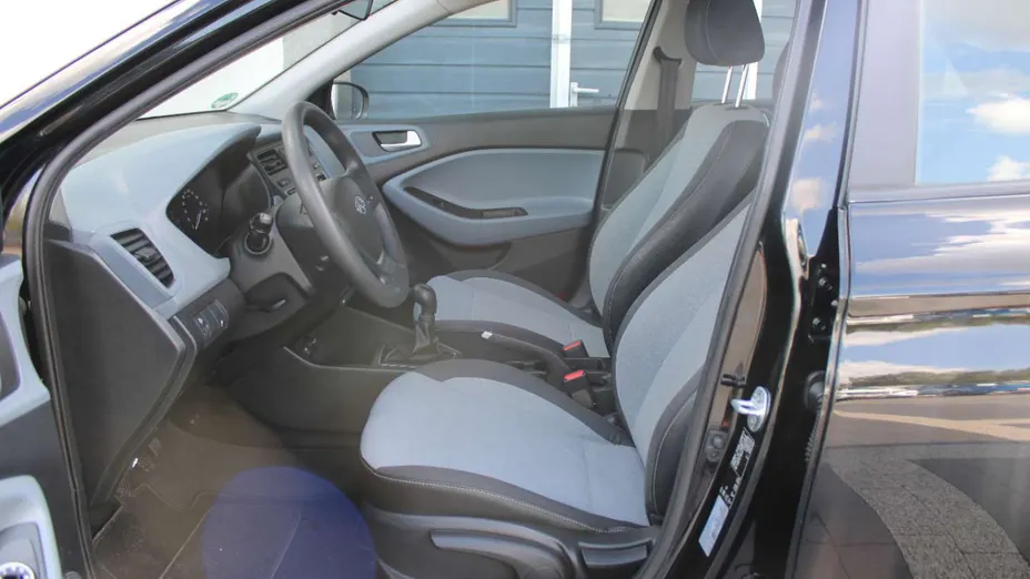 HYUNDAI i20 -