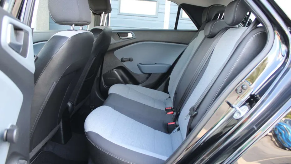 HYUNDAI i20 -