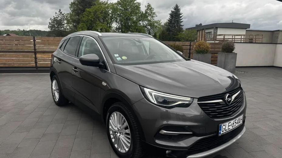 OPEL Grandland X -