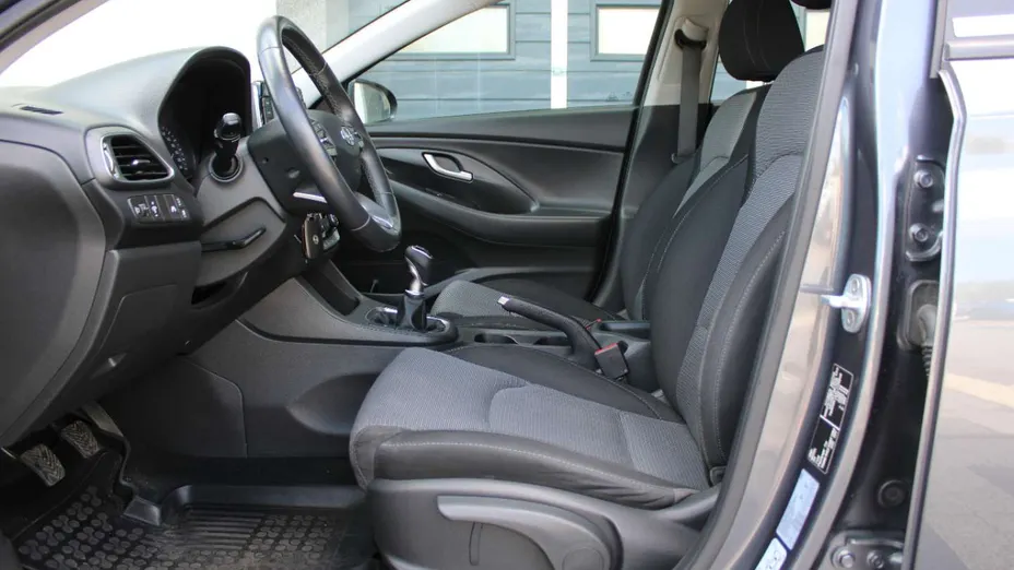 HYUNDAI i30 -
