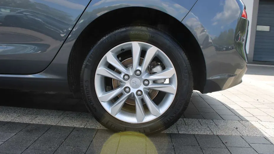 HYUNDAI i30 -
