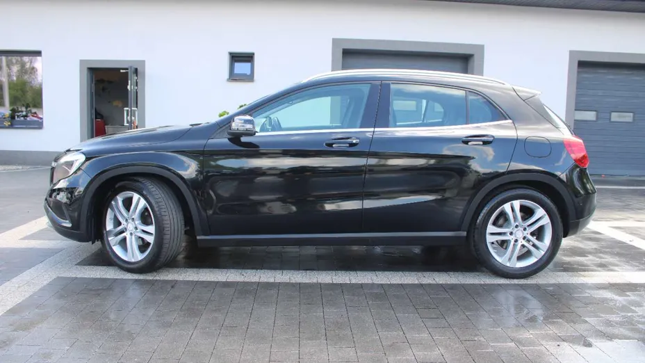MERCEDES-BENZ GLA -