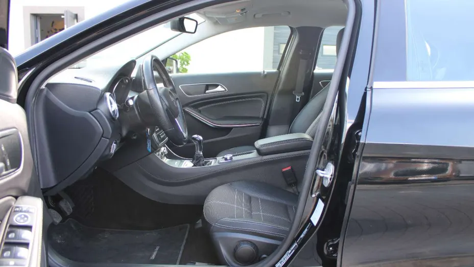 MERCEDES-BENZ GLA -