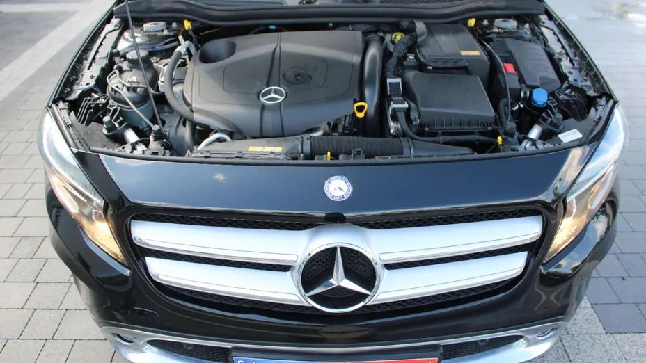 MERCEDES-BENZ GLA -