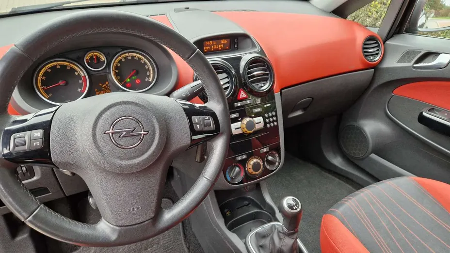 OPEL Corsa -