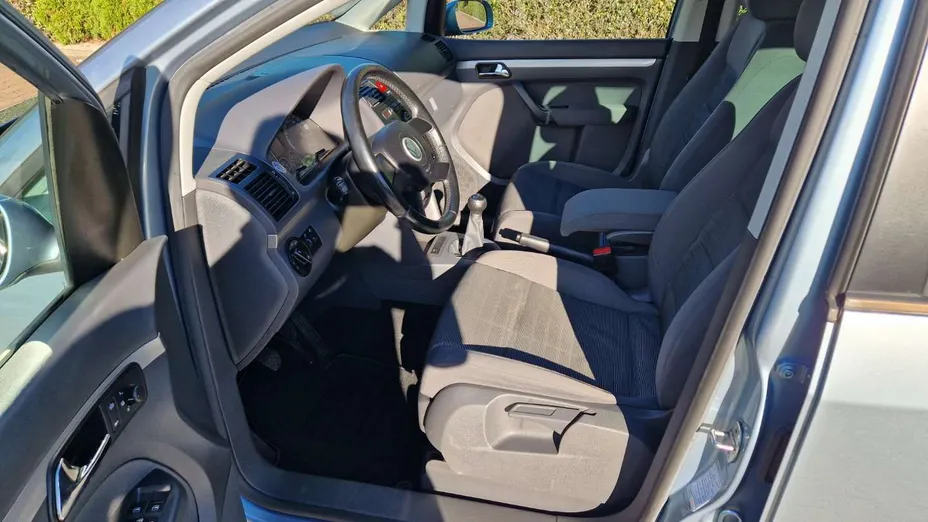 VOLKSWAGEN Touran -
