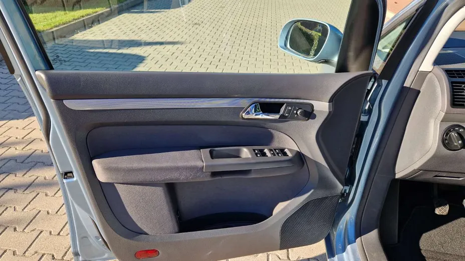 VOLKSWAGEN Touran -