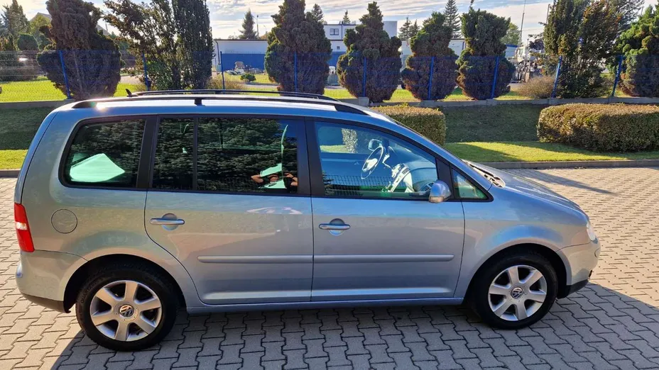 VOLKSWAGEN Touran -