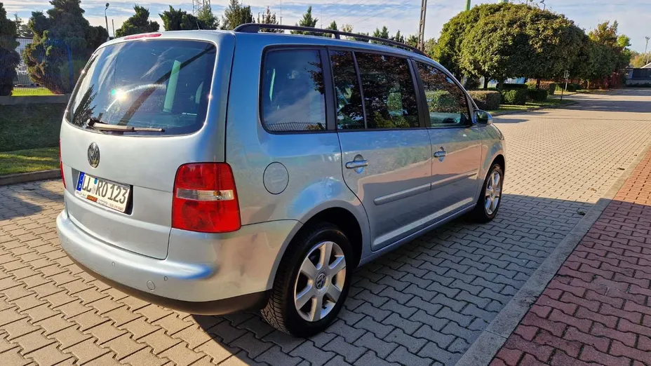 VOLKSWAGEN Touran -