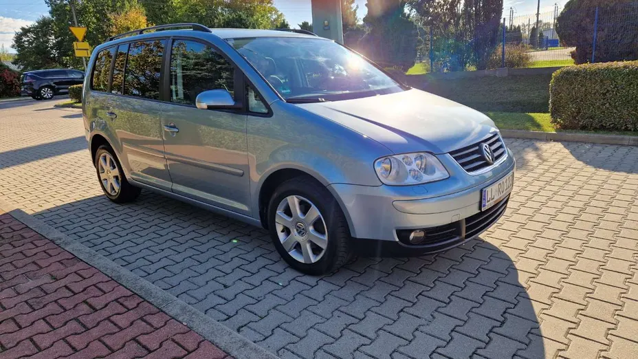 VOLKSWAGEN Touran -