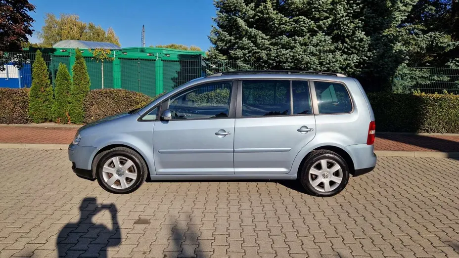 VOLKSWAGEN Touran -