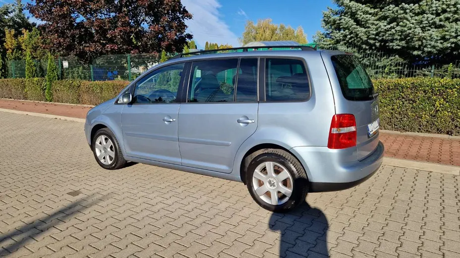VOLKSWAGEN Touran -