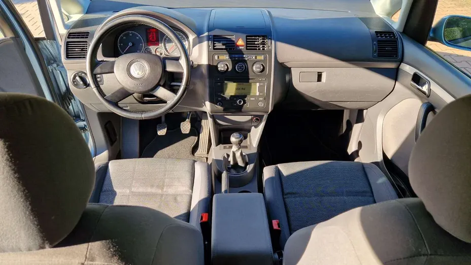 VOLKSWAGEN Touran -