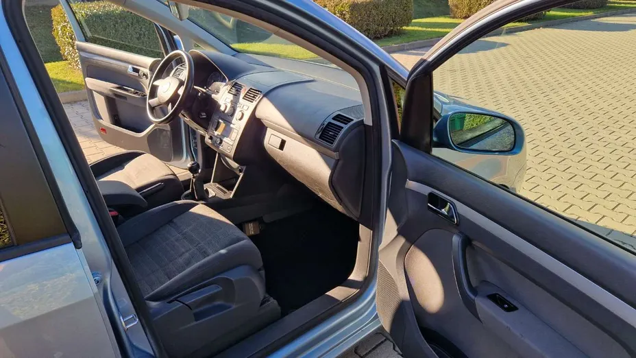 VOLKSWAGEN Touran -