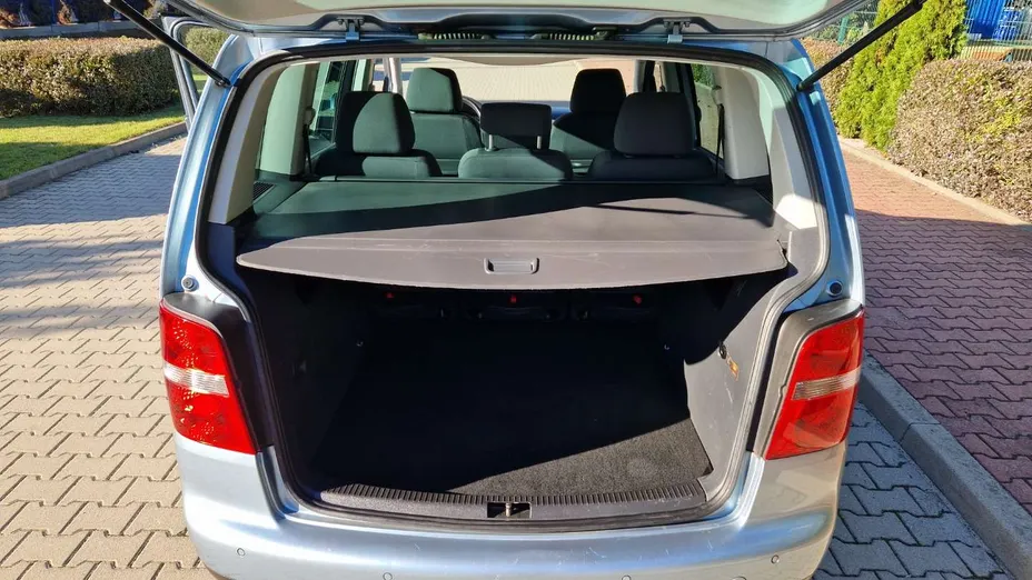 VOLKSWAGEN Touran -