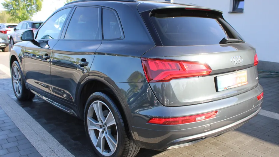 AUDI Q5 -