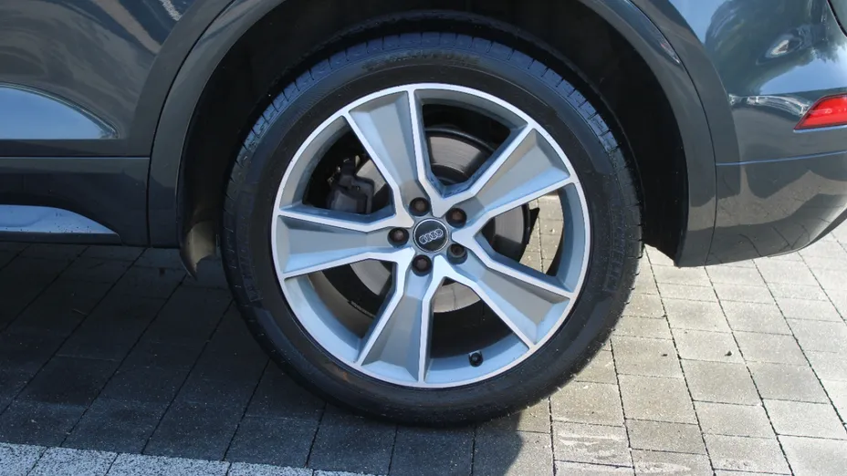 AUDI Q5 -