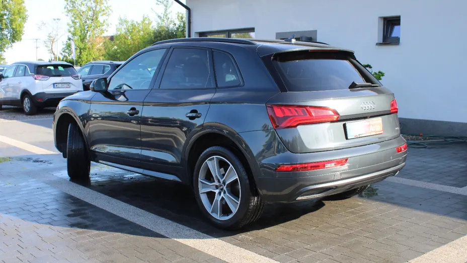 AUDI Q5 -