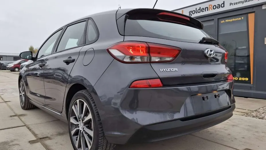 HYUNDAI i30 -