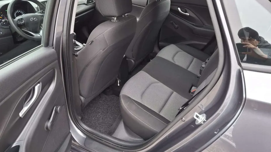 HYUNDAI i30 -
