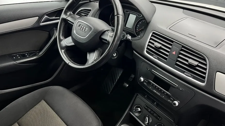 AUDI Q3 -