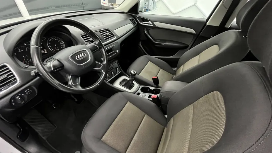 AUDI Q3 -