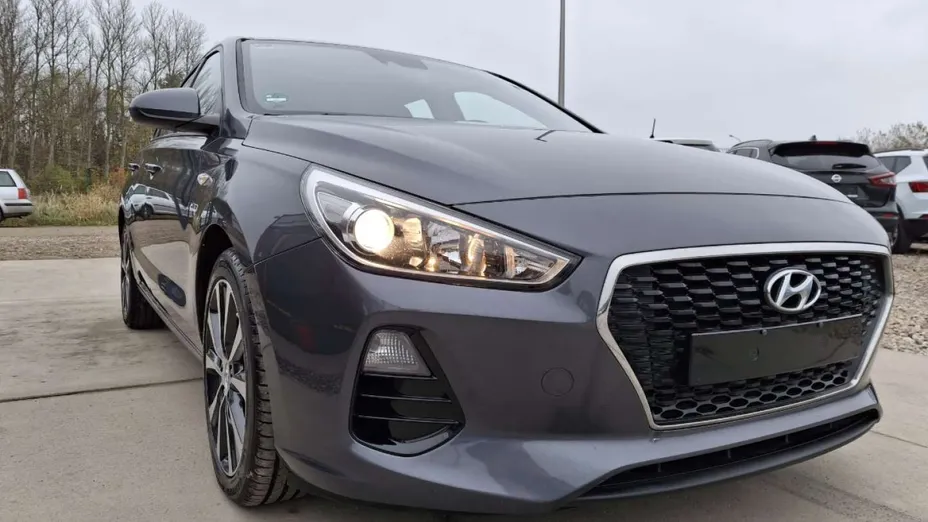 HYUNDAI i30 -