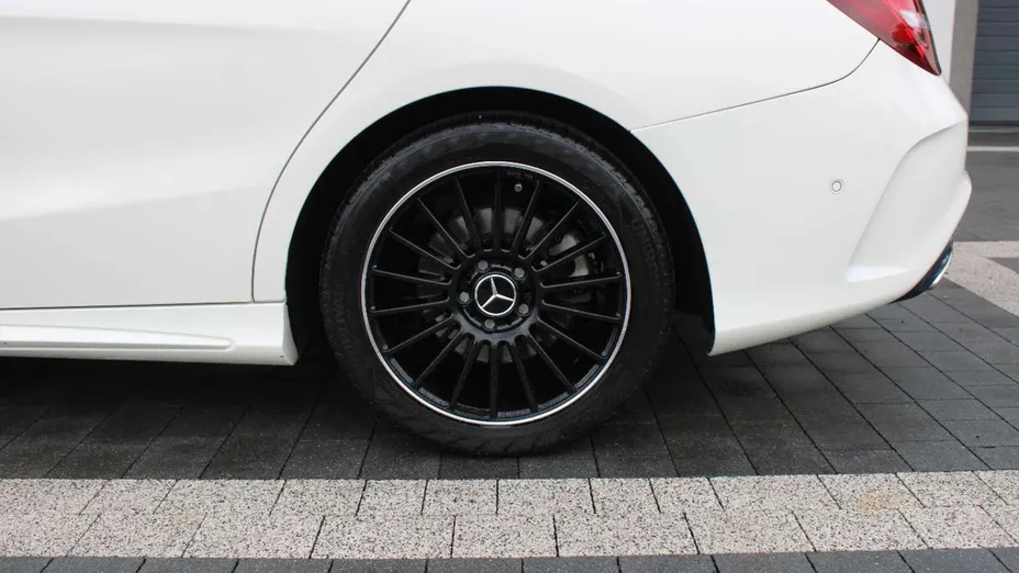 MERCEDES-BENZ CLA -