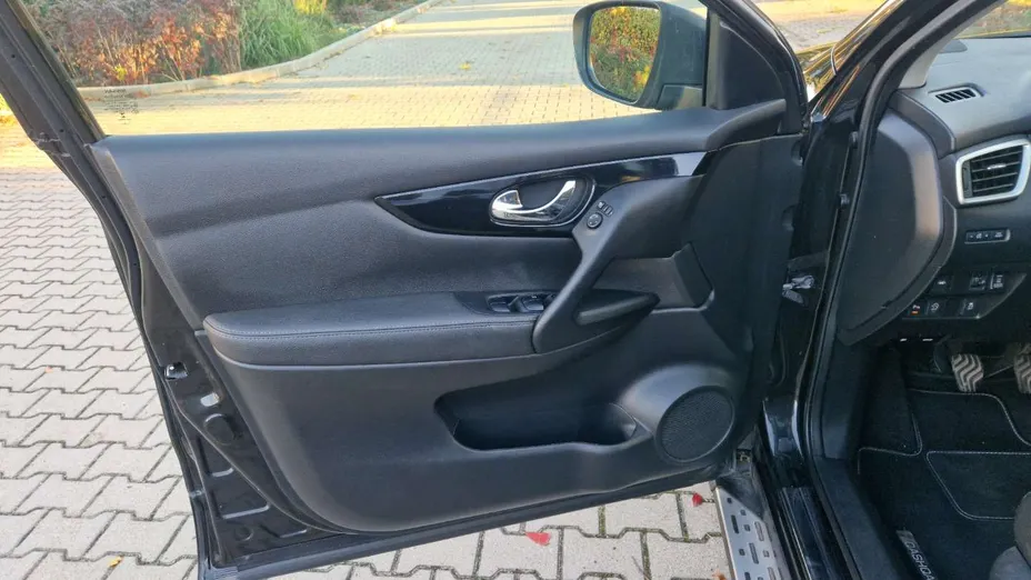 NISSAN Qashqai -